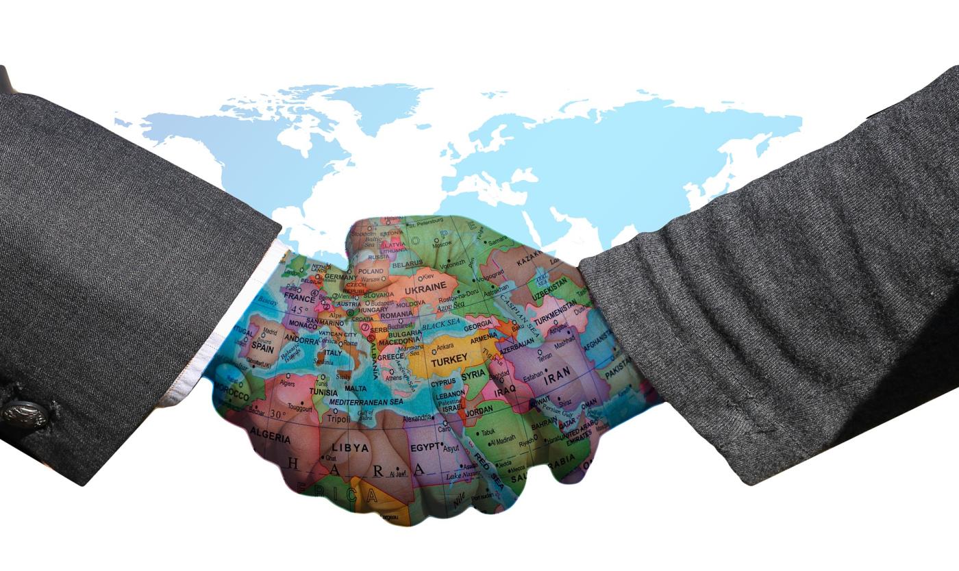 2022_International collaborations handshake-3200298_1920 2022_International collaborations handshake-3200298_1920